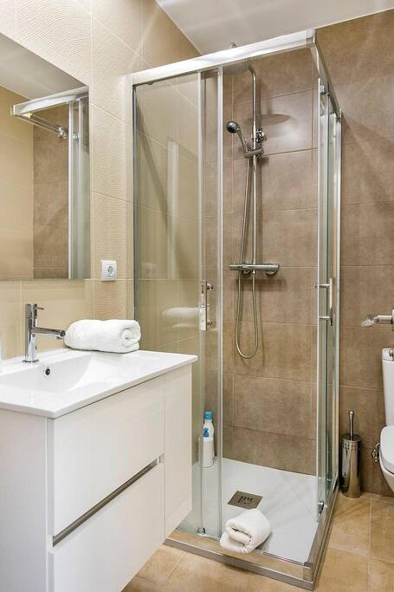 Cozy&New With Terrace Apartment L'Hospitalet de Llobregat Bagian luar foto