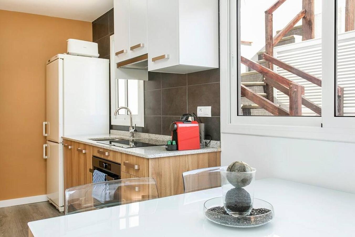 Cozy&New With Terrace Apartment L'Hospitalet de Llobregat Bagian luar foto