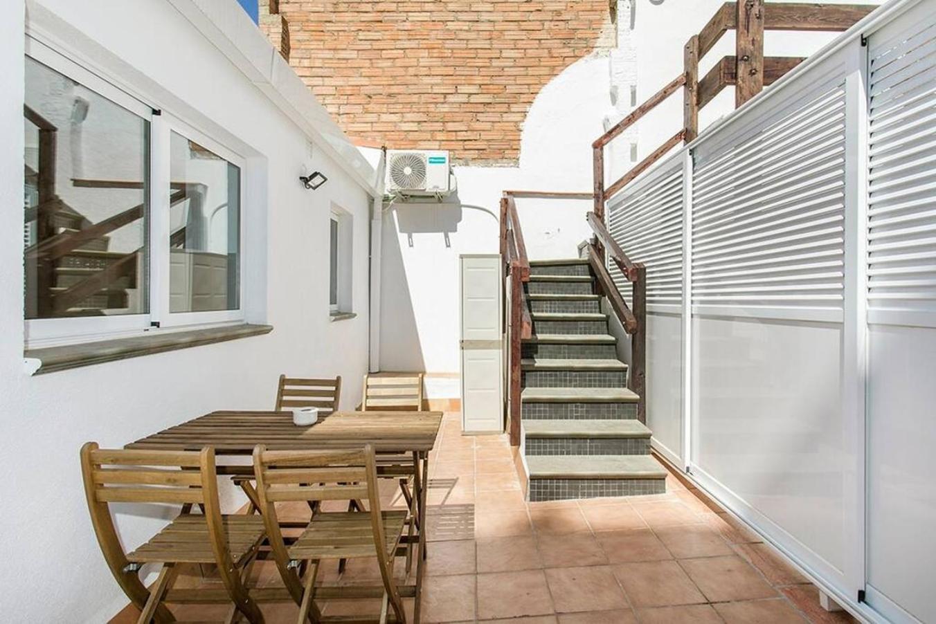 Cozy&New With Terrace Apartment L'Hospitalet de Llobregat Bagian luar foto