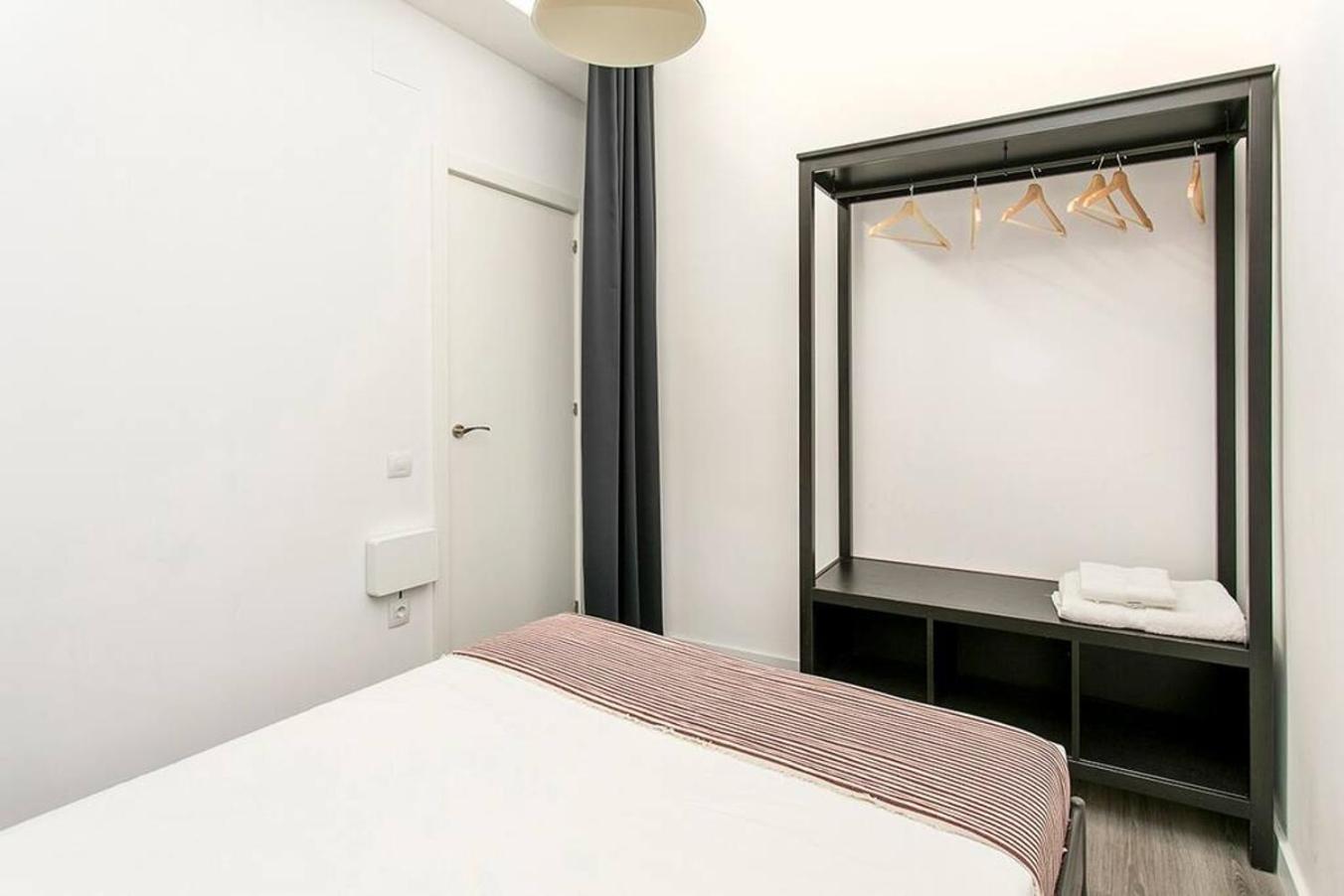 Cozy&New With Terrace Apartment L'Hospitalet de Llobregat Bagian luar foto