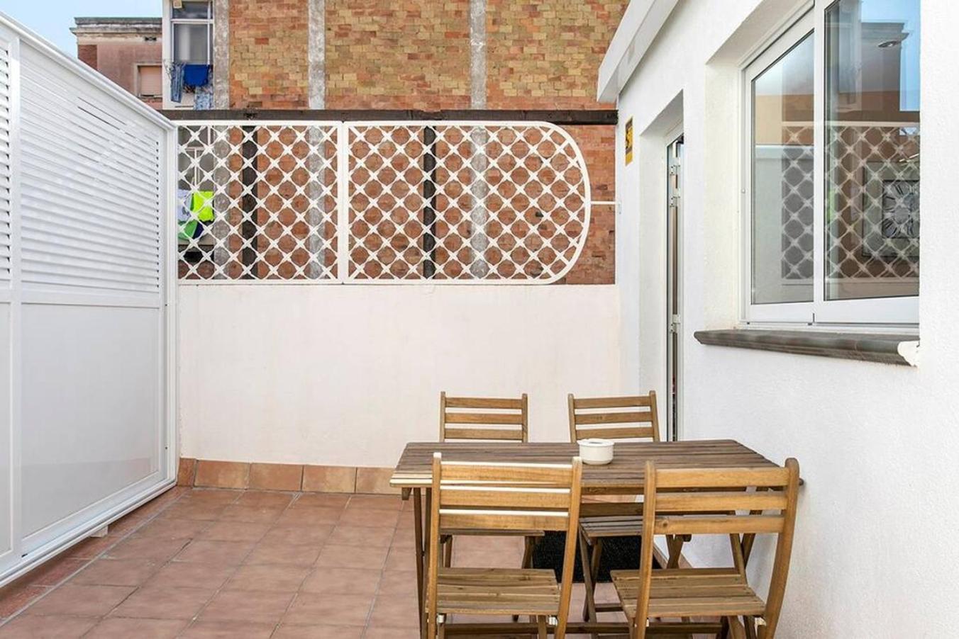 Cozy&New With Terrace Apartment L'Hospitalet de Llobregat Bagian luar foto