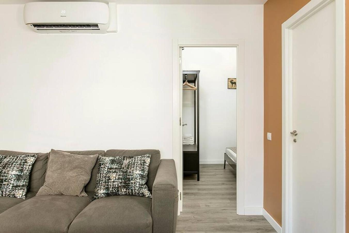 Cozy&New With Terrace Apartment L'Hospitalet de Llobregat Bagian luar foto