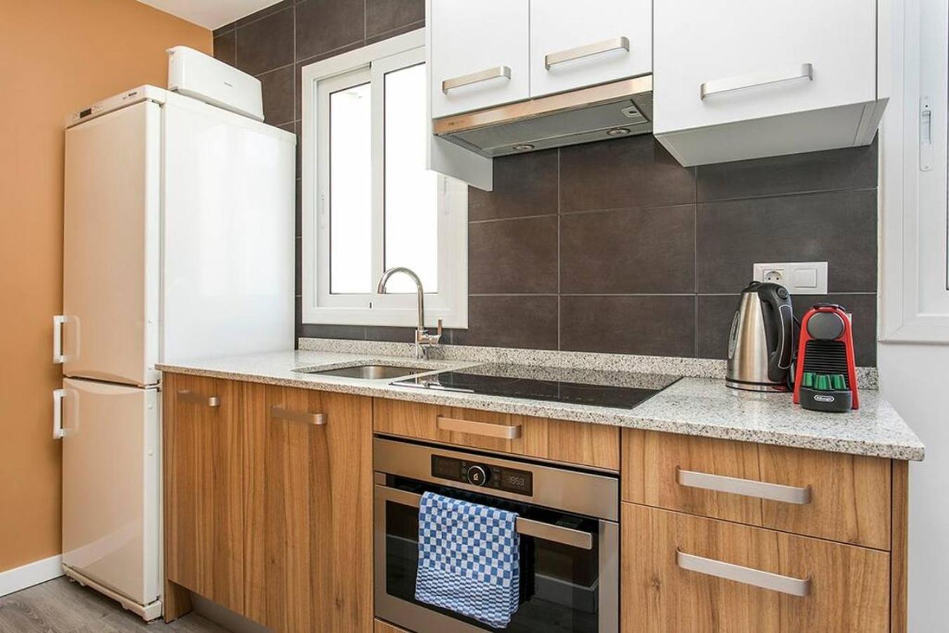 Cozy&New With Terrace Apartment L'Hospitalet de Llobregat Bagian luar foto