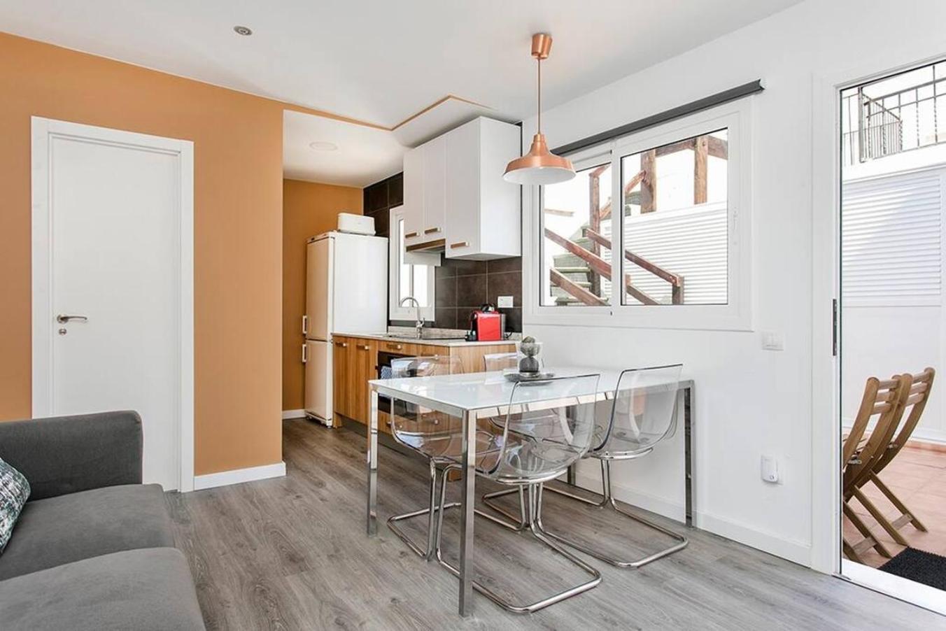 Cozy&New With Terrace Apartment L'Hospitalet de Llobregat Bagian luar foto
