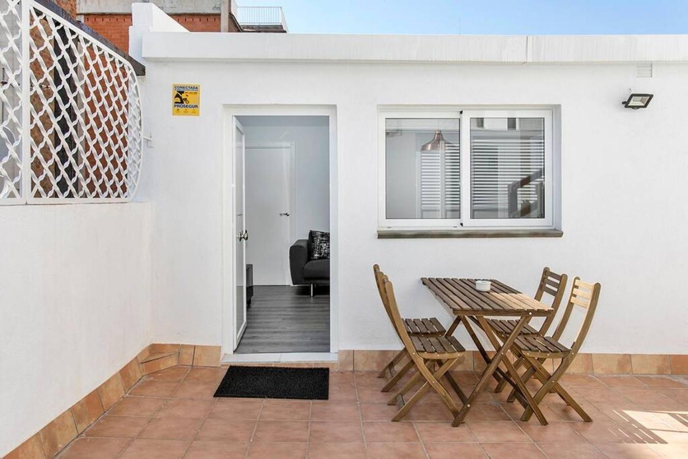 Cozy&New With Terrace Apartment L'Hospitalet de Llobregat Bagian luar foto